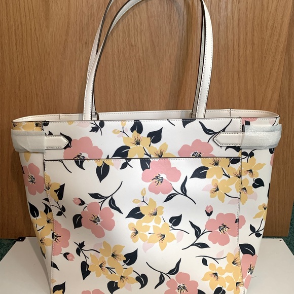 Brand new Kate spade purse. Tags still on. - Picture 3 of 5